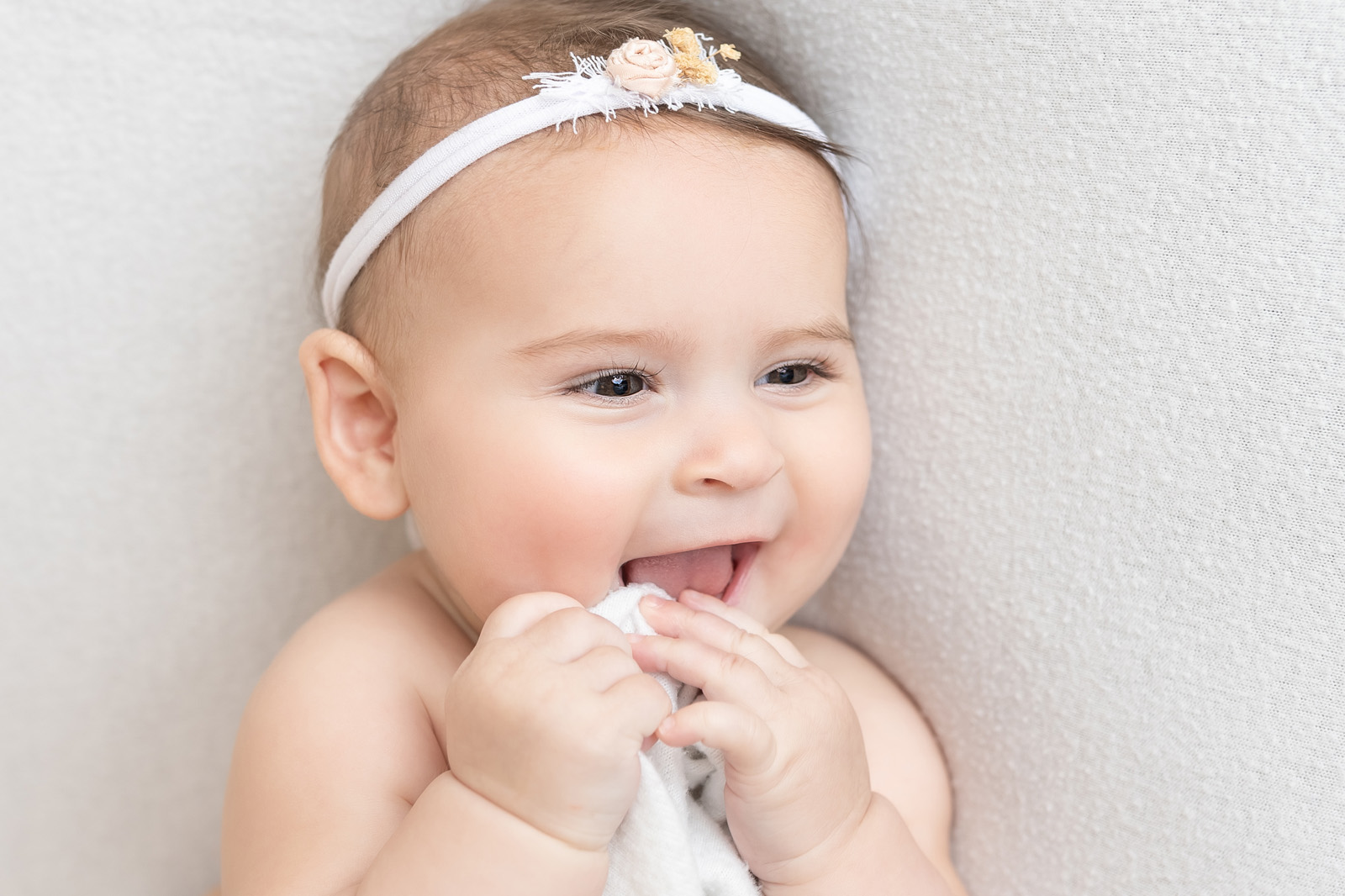 5 month old baby milestone smiling