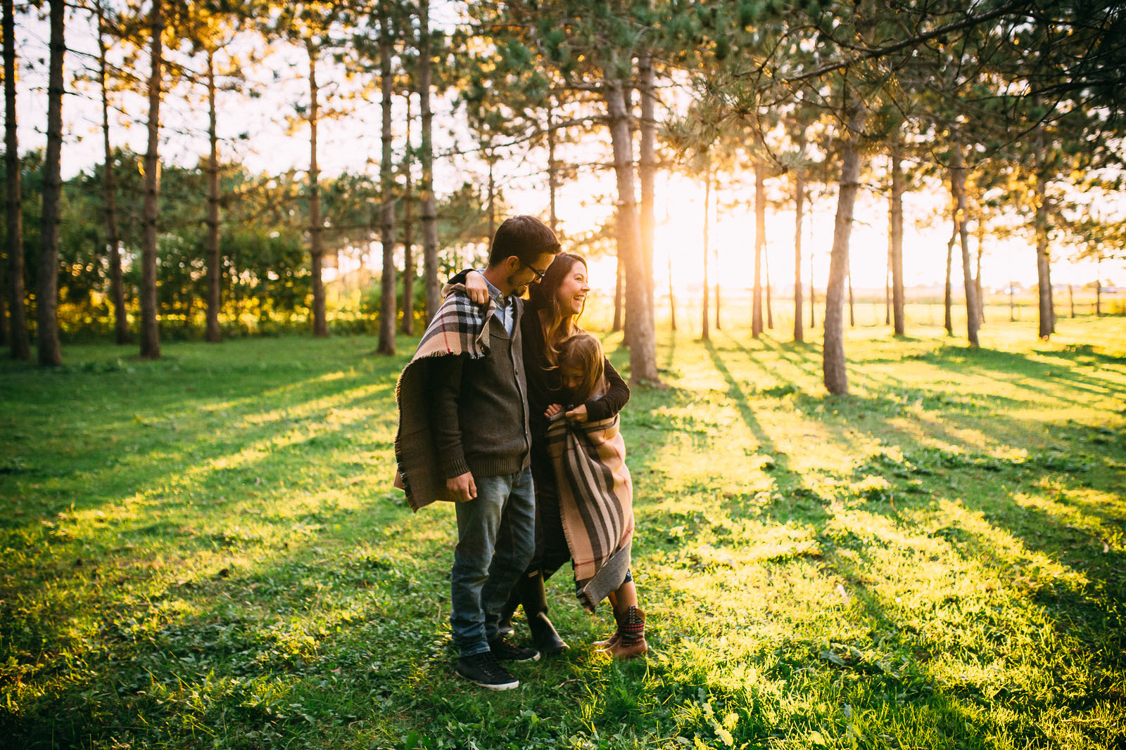 Teach your clients to layer with neutrals not just to stay warm, but to add variety to a session by changing out their layers. Let’s check out this gorgeous session by Sonia Bourdon Photography as an example.