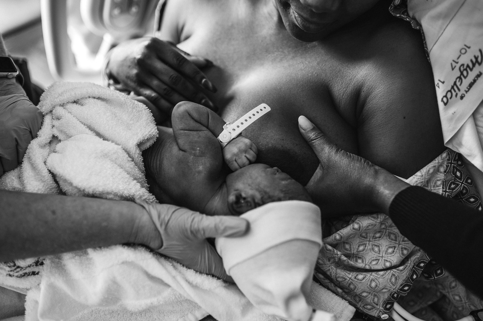 Birth-Photography-Jessica-Miles-12 Birth photo of new baby breastfeeding