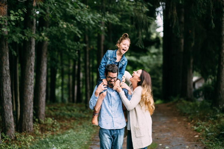 Teach your clients to layer with neutrals not just to stay warm, but to add variety to a session by changing out their layers. Let’s check out this gorgeous session by Sonia Bourdon Photography as an example.
