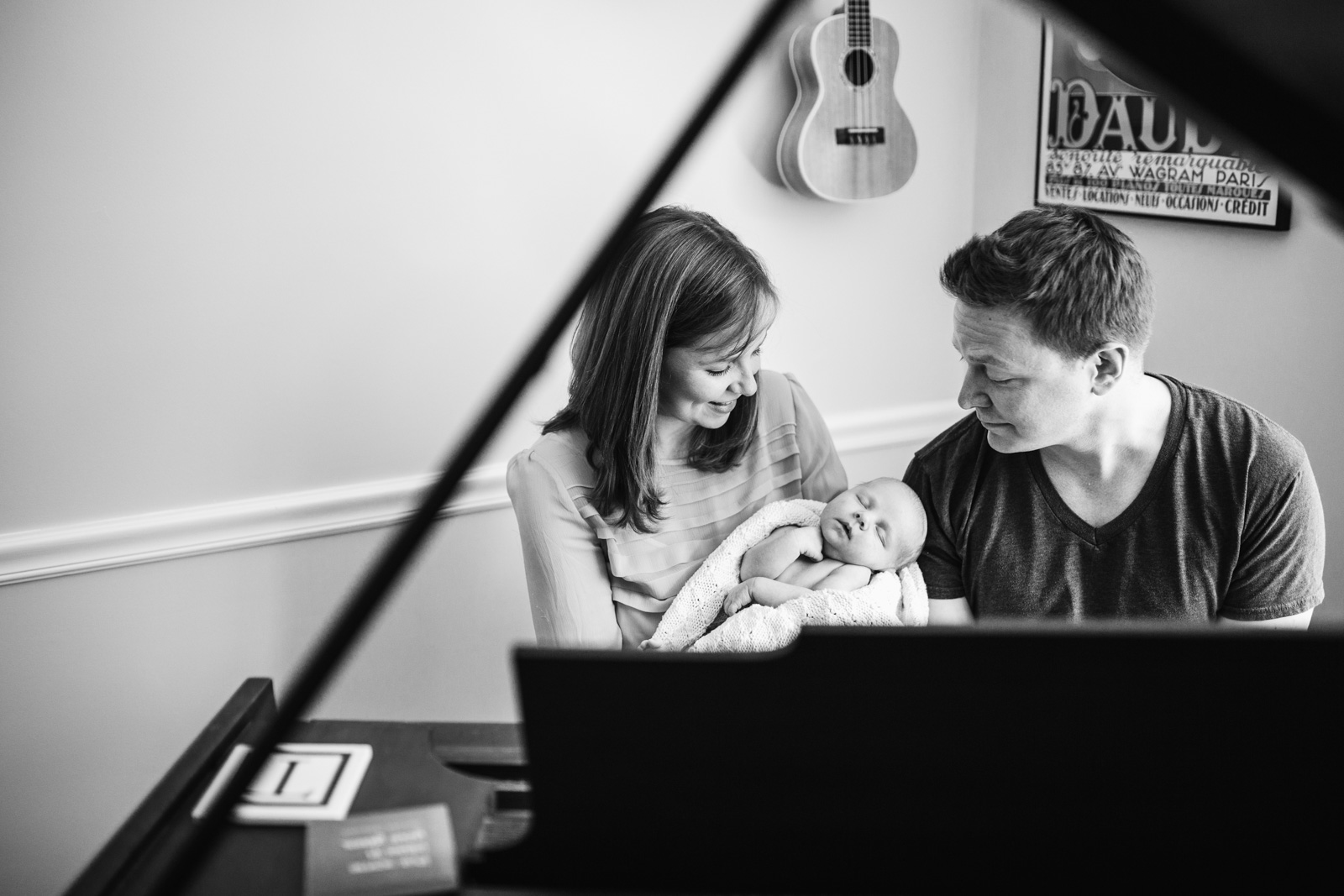 dream-clients-lifestyle-photography-laura-barr-11 A couple at piano with newborn, attract ideal photography clients