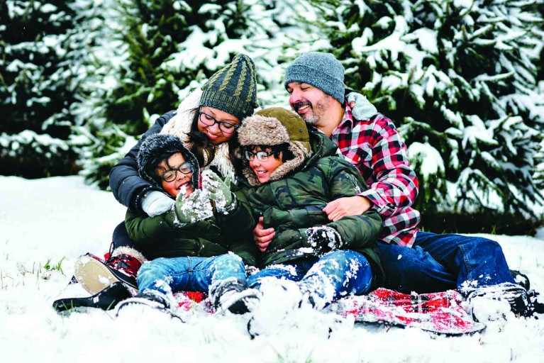 5 No-fail games for a fun & natural family photo session