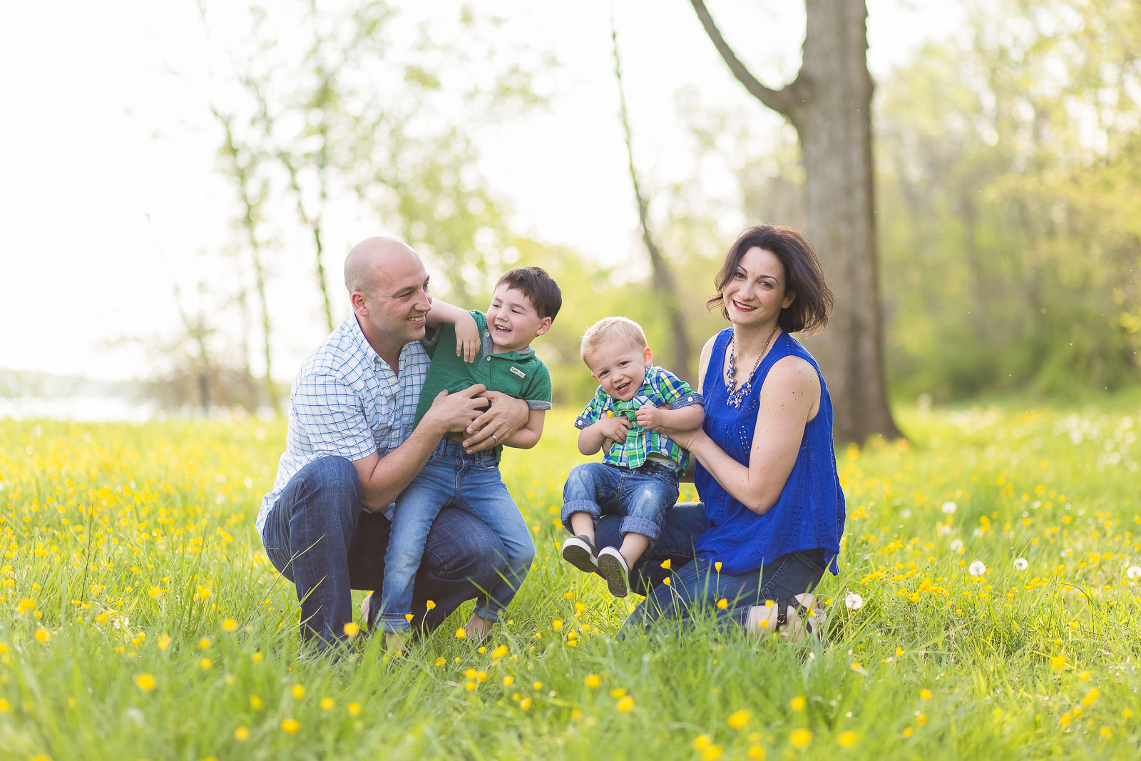 The majority of my family sessions are only 30 minutes long, so if I encounter a tricky situation, I have to fix it FAST, and I always do. Over the years, I've picked up tons of ideas how to fix a variety of "unfortunate situations," and I'm going to share my best ones here with you!