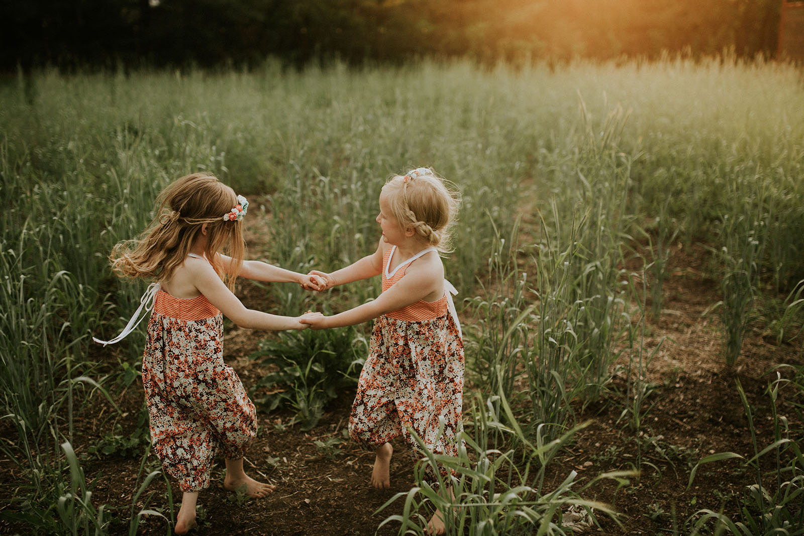 How to make backlight photography tutorial with kids by Sarah Driscoll 5 Backlighting is my absolute favorite. Here are some key components and tips I have learned along the way. | Click Magazine
