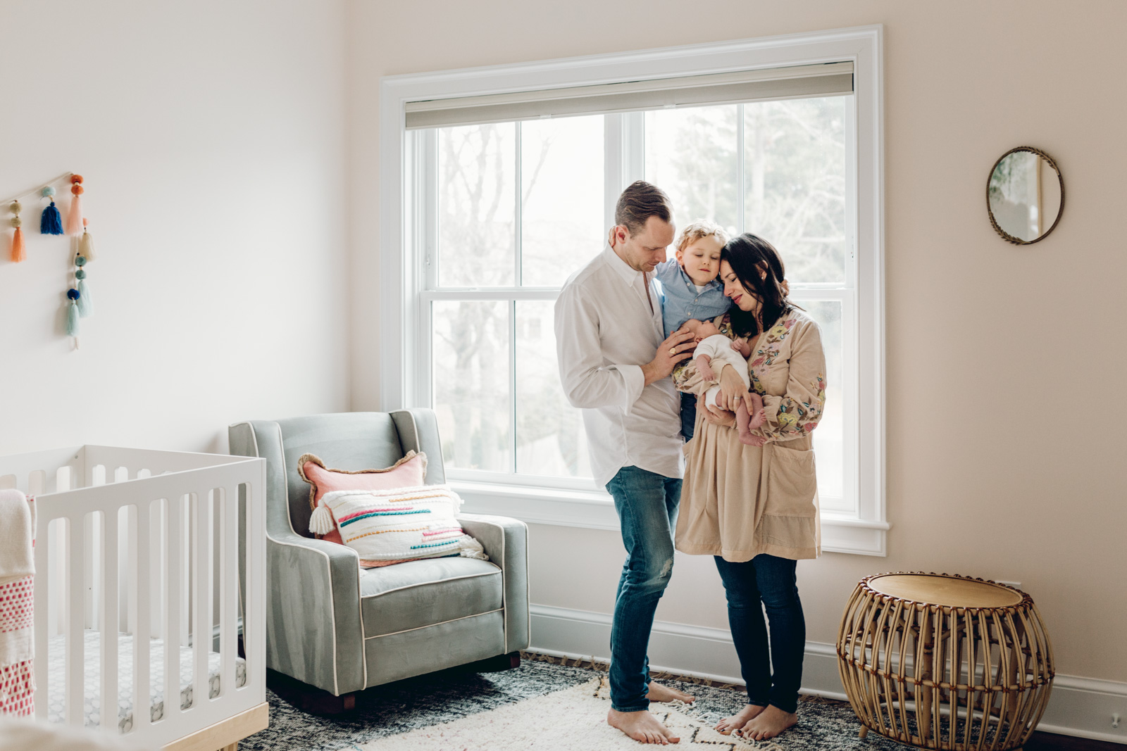 lifestyle-newborn-photography-session-laura-barr-12 Rock your lifestyle newborn photography sessions with these 10 tips.