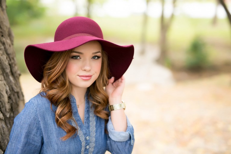 photo of senior in a purple hat by Kendra Paisley Photography