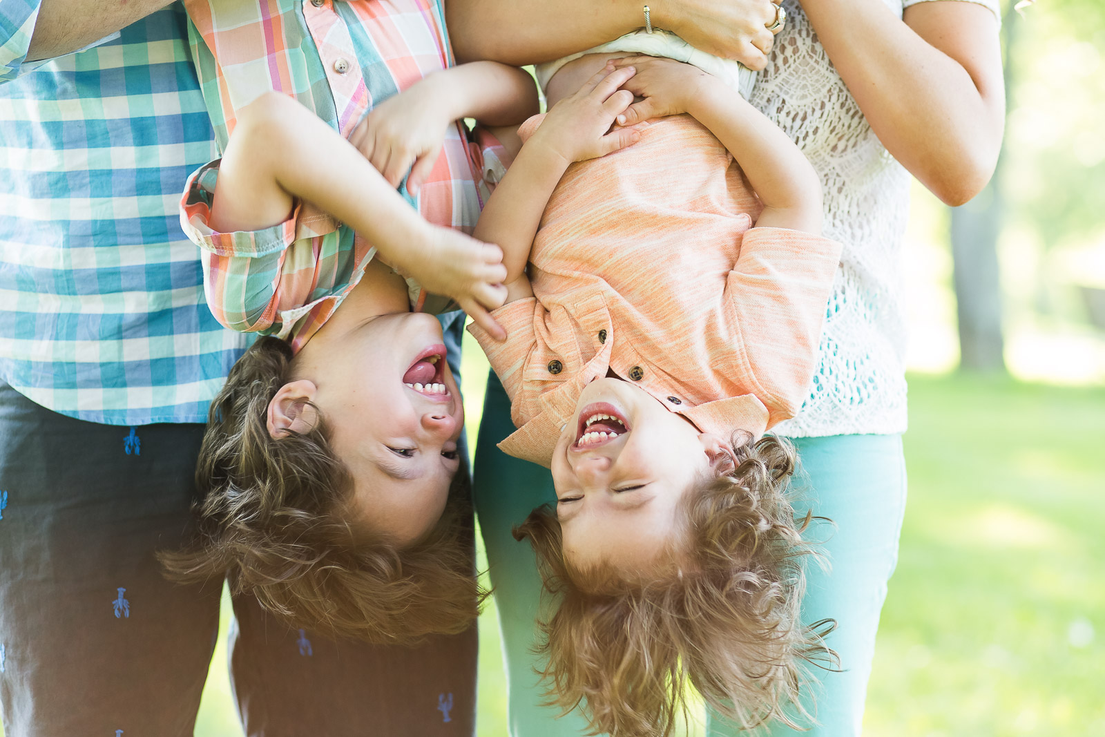 The majority of my family sessions are only 30 minutes long, so if I encounter a tricky situation, I have to fix it FAST, and I always do. Over the years, I've picked up tons of ideas how to fix a variety of "unfortunate situations," and I'm going to share my best ones here with you!