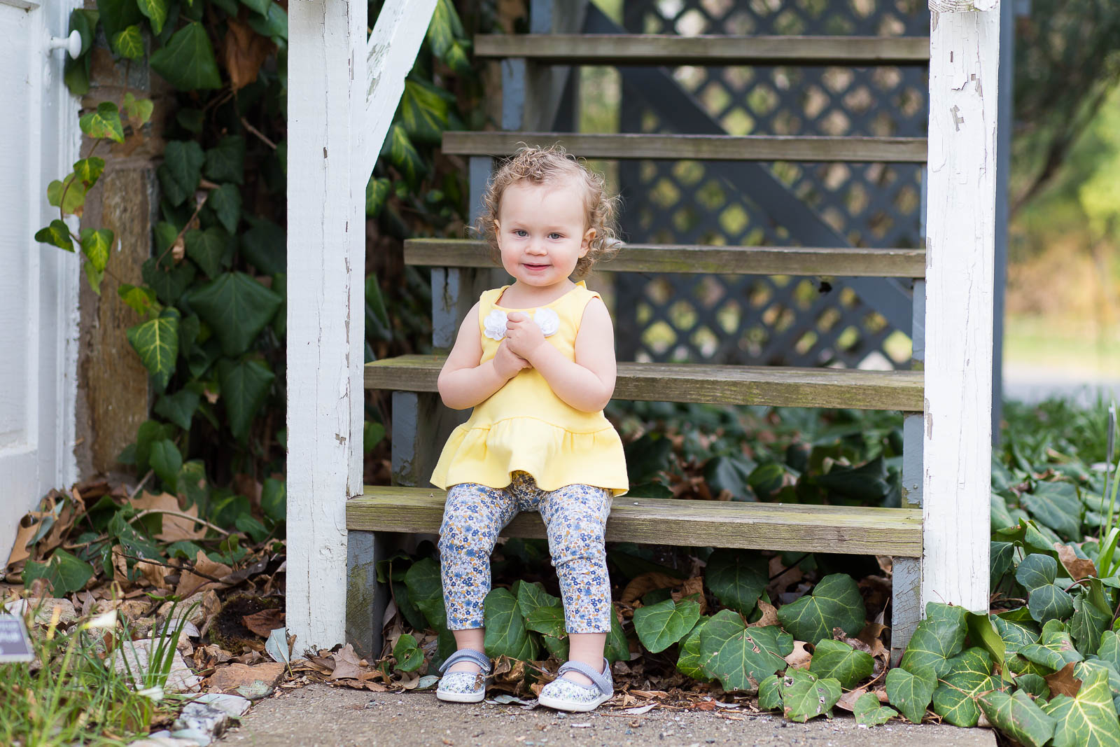 The majority of my family sessions are only 30 minutes long, so if I encounter a tricky situation, I have to fix it FAST, and I always do. Over the years, I've picked up tons of ideas how to fix a variety of "unfortunate situations," and I'm going to share my best ones here with you!