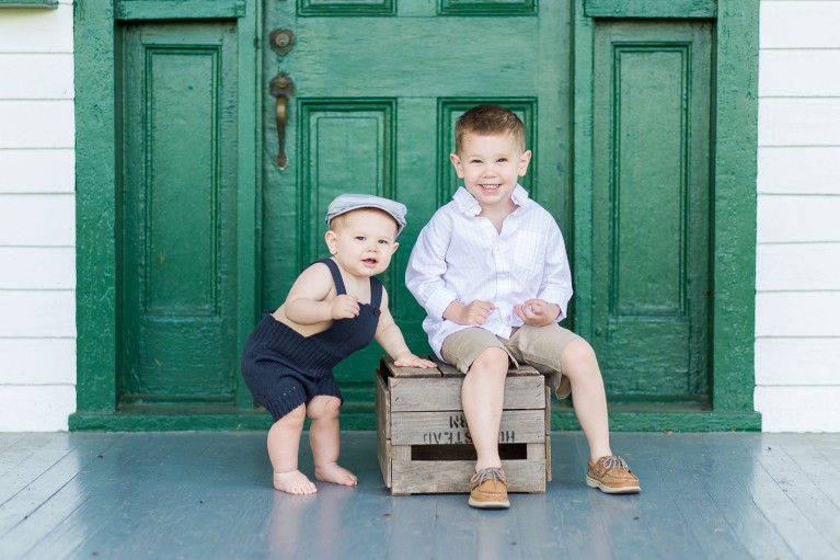 sibling mini session picture by Helen John